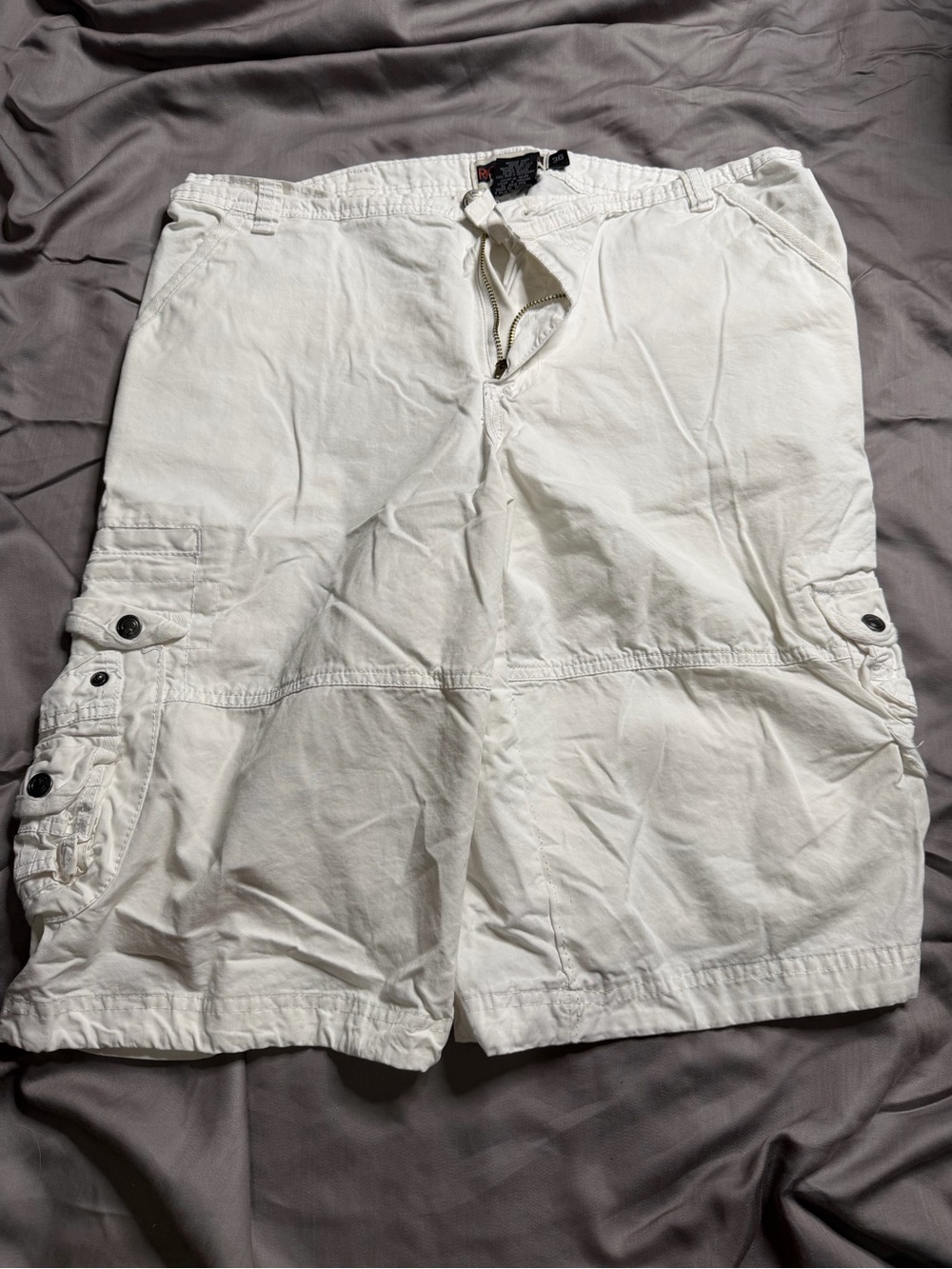 Men's White Cargo Shorts with Multi-Pocket Utility